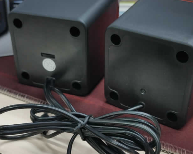 TECHLY portable USB speaker showing front and side view