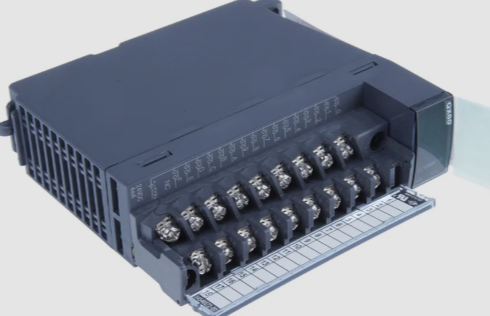 MELSEC-Q QX80 I/O module side view showing screw wiring terminals