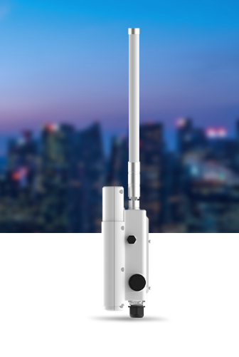 Outdoor LoRaWAN Gateway UG67 IP67 enclosure with dual external antennas mounted on pole