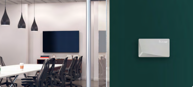 Wireless indoor air quality sensor with CO2 ppm display compact white unit