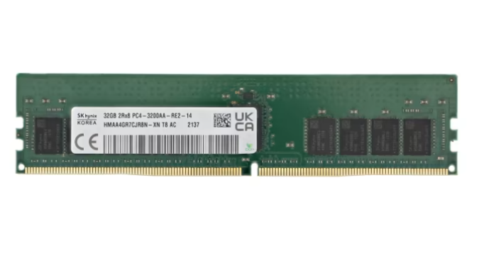 Hynix 32GB DDR4 3200MHz ECC RDIMM server memory close up