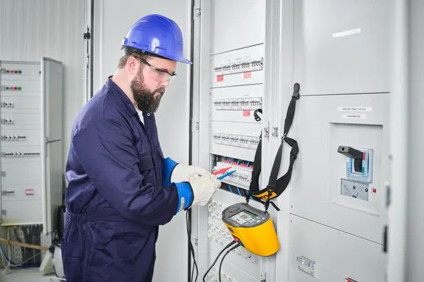 Fluke 1672 Multifunction Installation Tester, USB-C, Full-Color Touch Screen