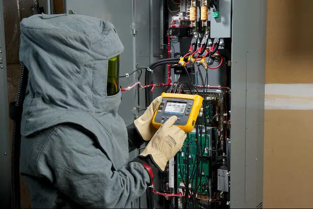 Fluke 1732/B (4706566) Energy Logger, 1000V 3-Phase Power, Color Touch Screen