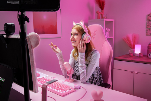 Top view of Razer Kraken Kitty V3 Pro comfortable headband and ear cushions