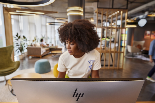 Samsung 32 Inch Odyssey OLED G80SD height adjustment range