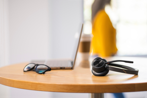 POLY Voyager (76U50AA) 4320 USB-C +BT700 dongle, Wireless, Headset/Headphones, Black