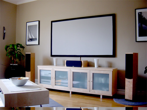 Draper Euroscreen V250-D 16:10 projection screen mounted in a home cinema living room