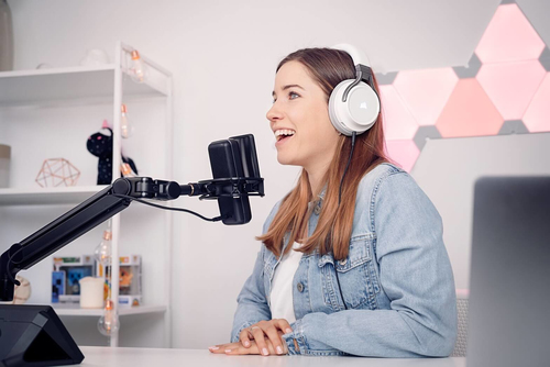 Elgato Wave 3 desktop microphone for gaming and live streaming