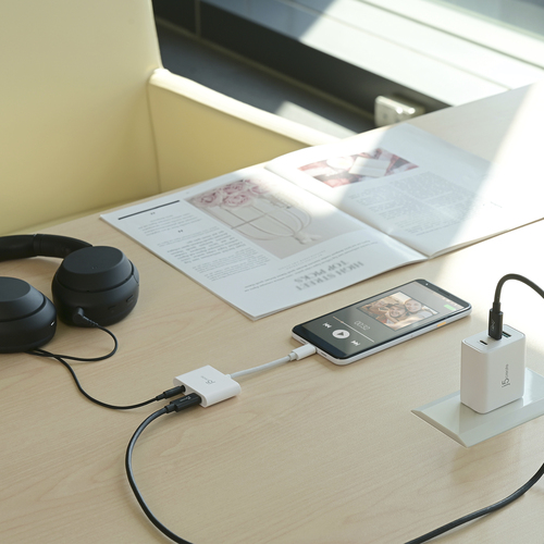 j5create JCA122 USB-C to 3.5mm Audio Adapter with Power Delivery