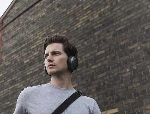 Philips Fidelio headphones with 40 mm drivers delivering balanced Hi-Res Audio sound