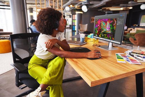 Samsung 32 Inch Odyssey OLED G80SD frameless screen design