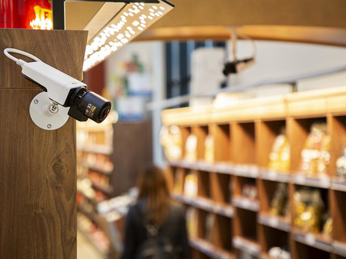 Axis Communications 02484-001 Indoor/Outdoor Wired Box IP Camera 0.17 lx Cam wall mounted indoor installation