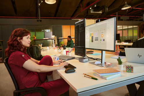 Samsung 32 Inch Odyssey OLED G80SD ergonomic tilt feature