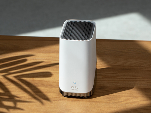 Eufy S330 eufyCam 3 outdoor camera showing 4K live view with driveway monitoring