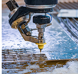 CNC 8070elite L 3D waterjet cutting machine in operation