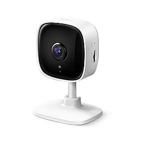TP-Link Tapo indoor wireless IP camera on a desk in white/black with 3 MP HD video and night vision